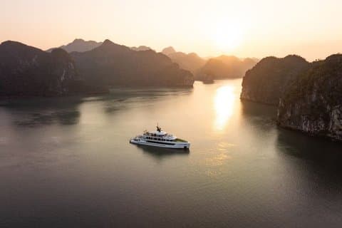 Hera Luxury Day Cruise: Scenic Lan Ha Bay Getaway from Halong