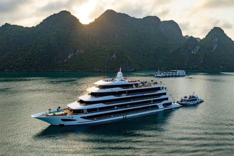 Hotéis perto de Halora Nova 5 - Star Cruise 2D1N Ha Long & Lan Ha Bay Luxury Tour