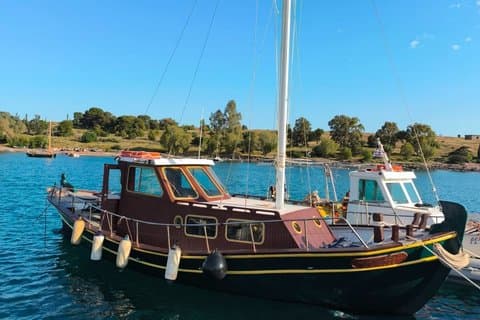 Moni and Agistri Half Day Small Group Cruise from Aegina
