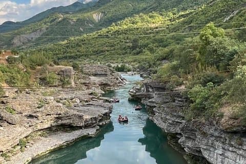 Wild Vjosa River & Thermal Baths: Viagem autêntica de 2 dias