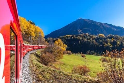 Excursion d'une journée complète à Bernina Red Train et St Moritz au départ de Milan