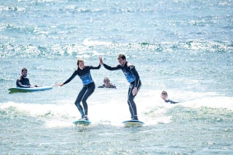 Cours de surf pour débutants, intermédiaires et avancés