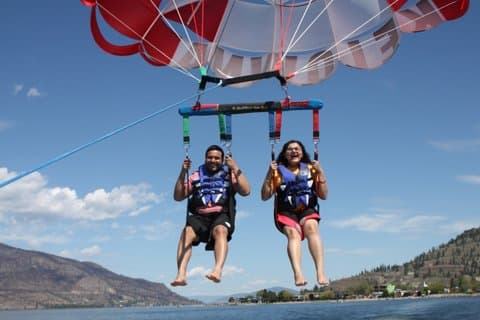 Tour in parapendio e giro in barca del gruppo Kelowna