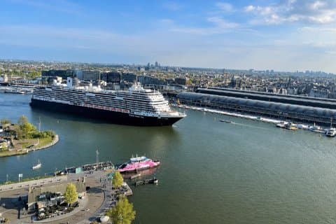Traslado privado desde la terminal de cruceros de Rotterdam al hotel Amsterdam