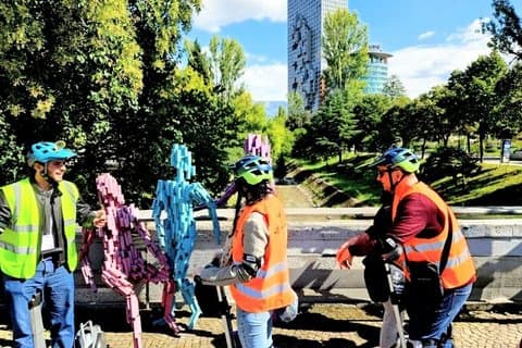 ティラナ・セグウェイツアー(現地ガイド付き)