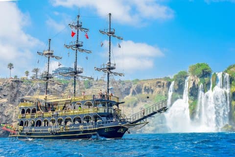 Antalya Piratenboot bij de Waterval van Düden met Lunch en Frisdranken