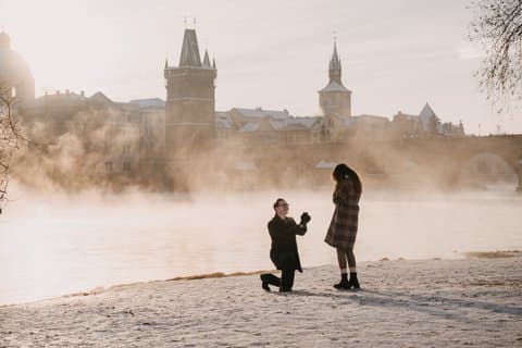 Fotografo di proposta a sorpresa a Praga - servizio fotografico di fidanzamento
