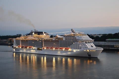 Privat transfer : Reykjavik hoteller og cruise havner til KEF flyplass