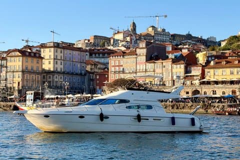 Havn: Privat yachtcruise med lokal vin, snacks og 6 broer