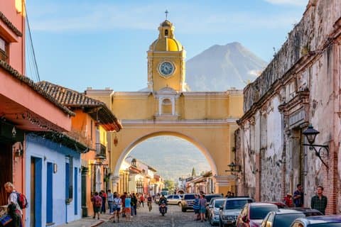 Gedeelde nachtshuttle van Guatemala Airport naar Antigua Guatemala