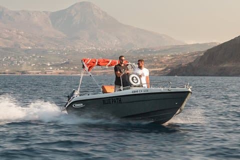 キサモス島からバロス島とグランブーザ島へのライセンスボートの貸し出しなし