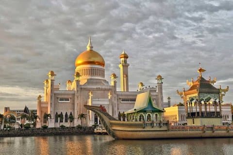 4 Tage Brunei Sky Mirror Kampong Ayer Floating Village Tour