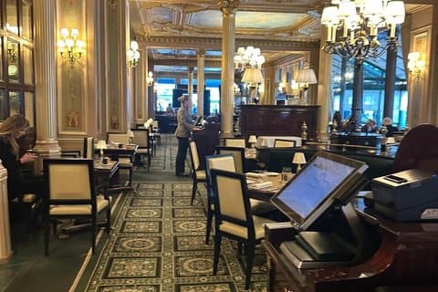 Paris Perfume & Champagne al Café de la Paix : Esperienza di lusso