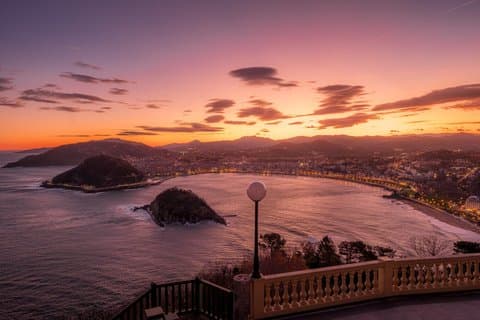 San Sebastián privat solnedgång Tour kustutsikt och stadsljus