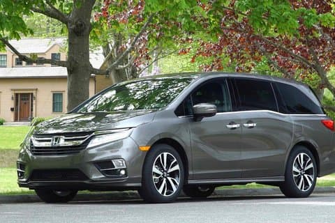Departure transfer Montreal to Montreal Airport YUL by Car or SUV