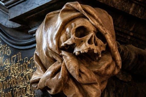 The Mysterious Wroclaw – Evening Tour with Thrills (2 h)