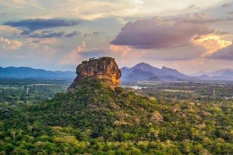 Sigiriya Rock & Dambulla Cave Temple Tour de Bentota, Colombo