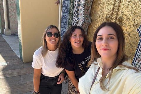 Authentische Fes Medina Tour für Alleinreisende mit Youssra