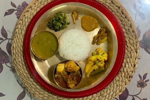 Hembaserad Newari matlagningskurs med lokal familj på Panauti