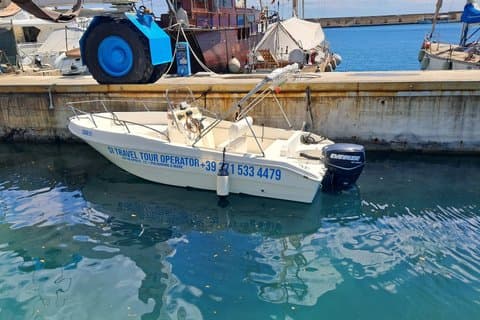 Passeio de barco até Polignano a Mare: Descubra as grutas marinhas
