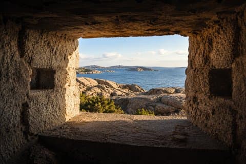 La Maddalena & Caprera Tour: Hidden Coves & Military History