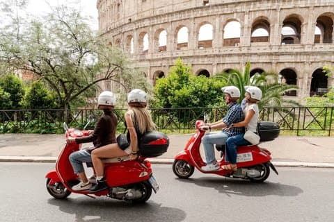 Tour in Vespa a Roma - Piccolo Gruppo con Francesco