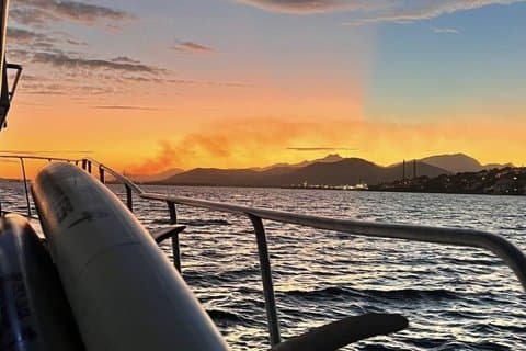 Balade en bateau au coucher du soleil à Majorque avec boissons, tapas, SUP et plongée avec tuba