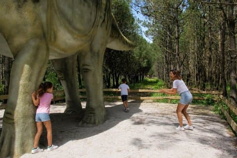 Tour privado en familia por Dino Park desde Lisboa con entradas incluidas