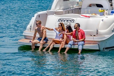 Miami Yacht Privato 41' Sea Ray Sundancer Charter Fino a 6 Ospiti