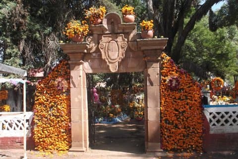 Bus trip to Day of the Dead in Patzcuaro