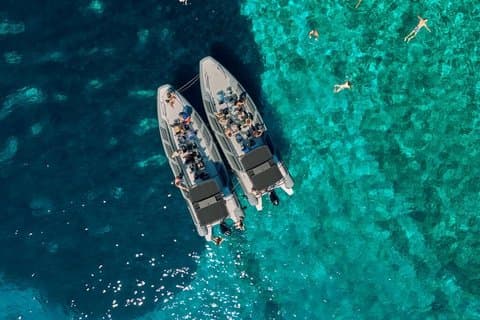 3 Islands Speedboat Tour: Golden Horn, Blue Lagoon & Jelsa Town
