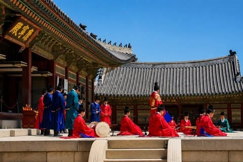 Authentic Seoul Private Tour: Gyeongbokgung & Hidden Seoul Gems
