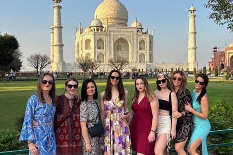 Tour especial del Taj Mahal desde el aeropuerto/hotel de Delhi.