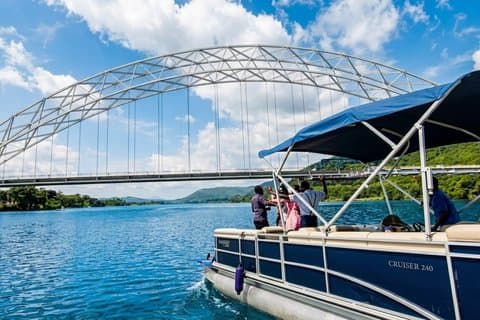 Shia Hills Safari & Akosombo Bootcruise Dagtour