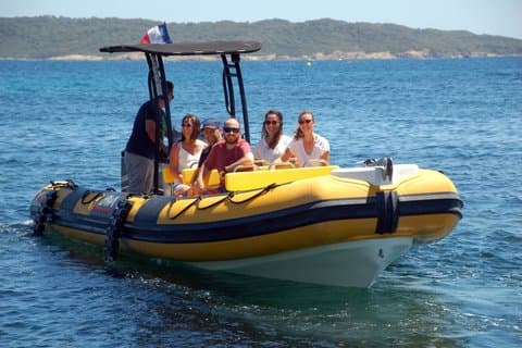 Transporte de ida e volta de barco para Sainte Marguerite Island