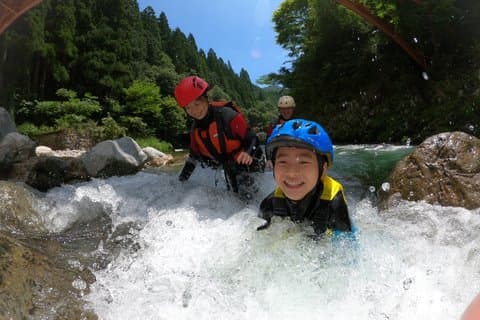 Exploración del río Sandankyo Family – Aventura de aprendizaje de la naturaleza