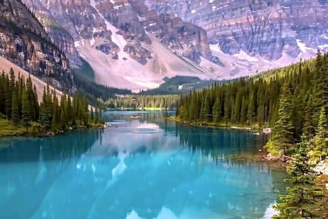 Moraine Lake and Lake Louise Sunrise Serenity Tour