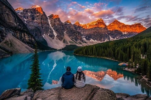 Banff: Moraine Lake Sunrise Shuttle