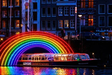 Amsterdam Light Festival opvarmet bådsejlads med valgfrie drikkevarer