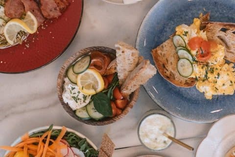 コスタ・ダ・カパリカでのサーフィンレッスン＆ランチ＆写真付