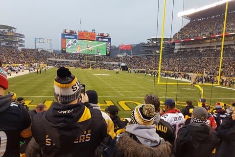 Partita di calcio dei Pittsburgh Steelers all'Acrisure Stadium