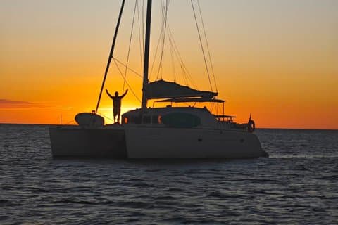 Ibiza Zonsondergang met een Catamaran