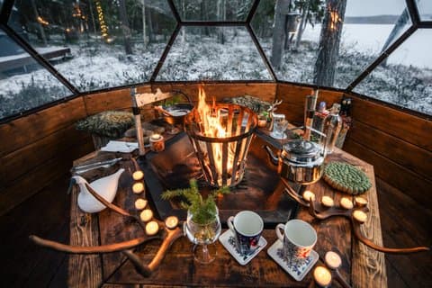 Arctic Magic : Santa's Village, Snowmobiling & Glass Iglu Mittagessen
