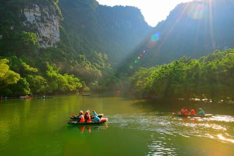 Ninh Binh Fulddagstur Gruppe 9 fra Hanoi med Limousine