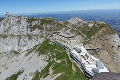 Pilatus Hiking Adventure støttet av Tog og Gondola