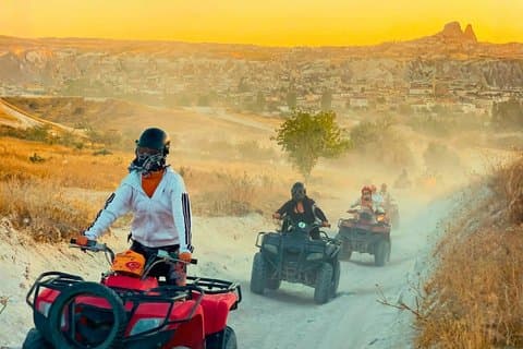 Cappadoce : Coucher de soleil ou Aventure diurne en VTT à travers les vallées
