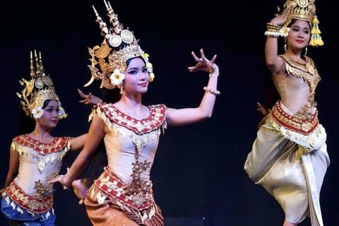 Siem Reap : Amazon Angkor Restaurant Buffet & Apsara Tanz