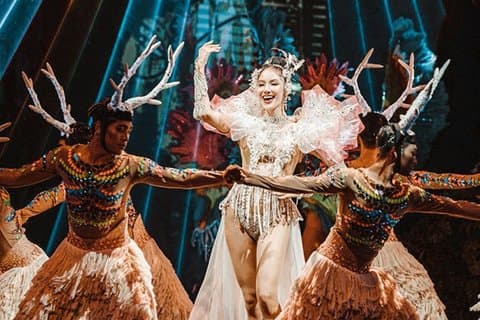 Phuket : Simon Cabaret Mostra biglietti opzionali Prime 3 file