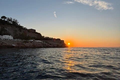 Privat båttur i solnedgang fra Sorrento med aperitiff
