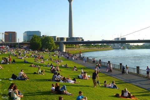 Düsseldorf Walking Photoshoot Tour with Rhine Tower Entry